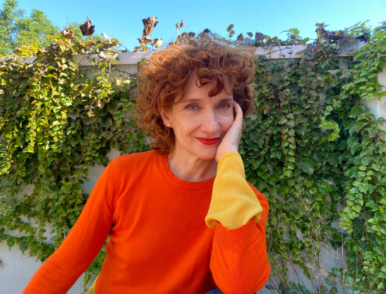 "Los artistas de este país tenemos que tener una capacidad de reconversión permanente": Coni Marino habla del teatro, la docencia y su mirada sobre la ficción actual