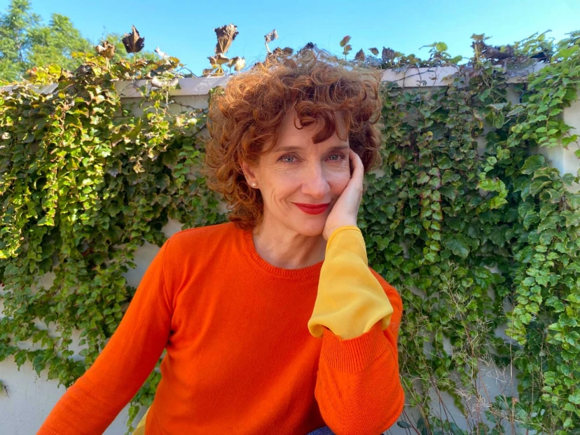 "Los artistas de este país tenemos que tener una capacidad de reconversión permanente": Coni Marino habla del teatro, la docencia y su mirada sobre la ficción actual