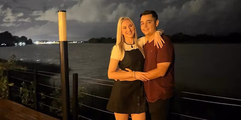 Talía junto a su marido