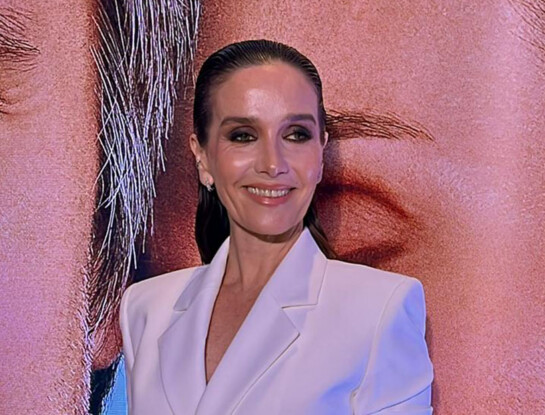 Total white y glamour hollywoodense: el impactante look de Natalia Oreiro en la premiere de su nueva película