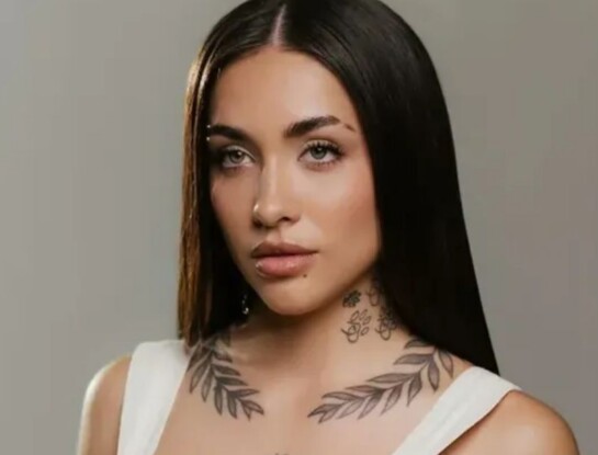 Premios Platino 2026: María Becerra sorprendió con un vestido de encaje y transparencias