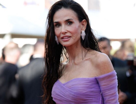 Demi Moore brilló en la alfombra roja de Cannes con un diseño escultural de Schiaparelli