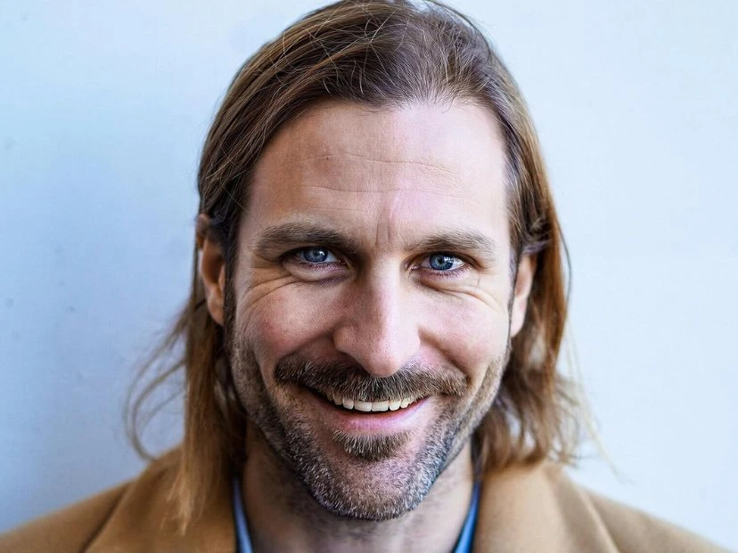 Conmoción por la muerte del actor Stewart McLean de "Un lugar para soñar": investigan homicidio