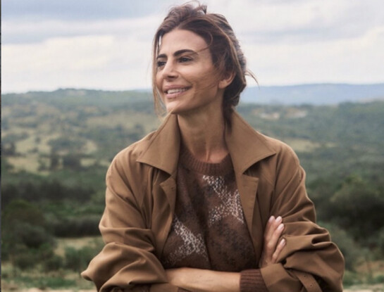 Juliana Awada marca tendencia: cómo llevar la bufanda esta temporada para lograr un look elegante y "cozy"