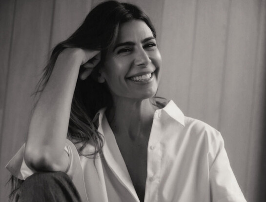 Juliana Awada confirmó que la polera cherry es el básico chic que transforma cualquier look de invierno