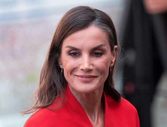 Letizia Ortiz confirmó cuál será el escote más elegante y sofisticado de la próxima temporada