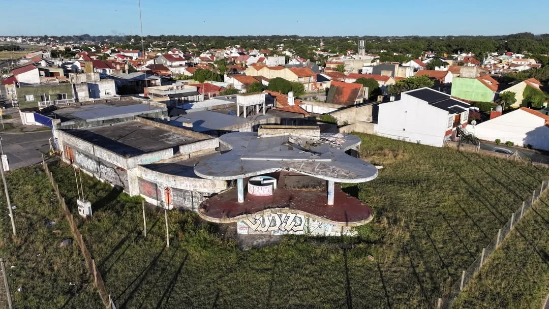 Así se ve el Parador Ariston hoy en día: el hormigón armado resiste al paso del tiempo.