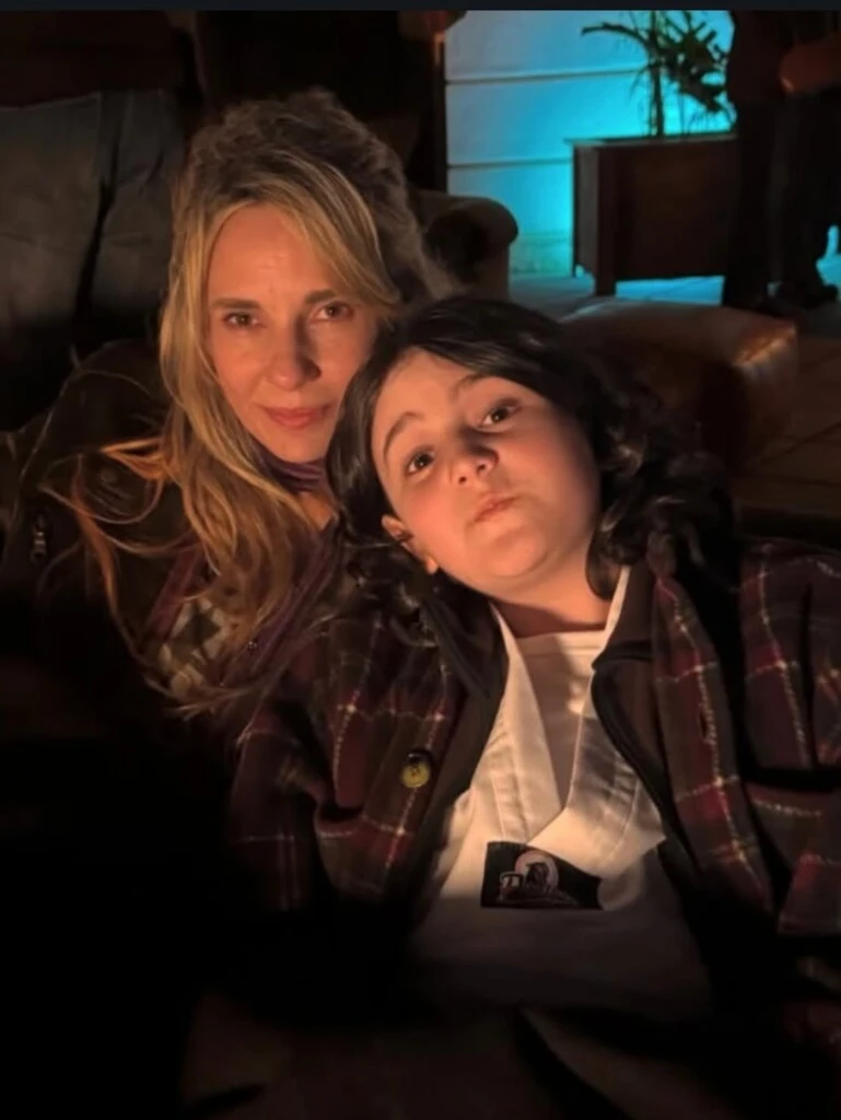 Más adelante, recordó una de las escenas más significativas que comparte con el padre de su hijo en la ficción, donde su personaje le plantea las desigualdades que existen entre hombres y mujeres al momento de ejercer la crianza.
