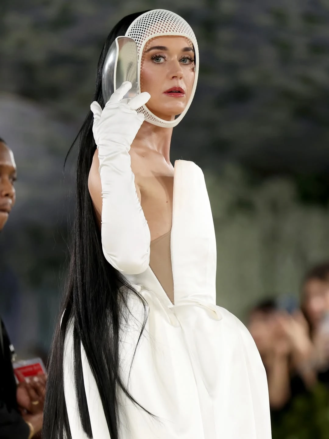 Met Gala 2026: uñas inspiradas en Van Gogh, rubor protagonista y peinados XL, los detalles beauty que impactaron