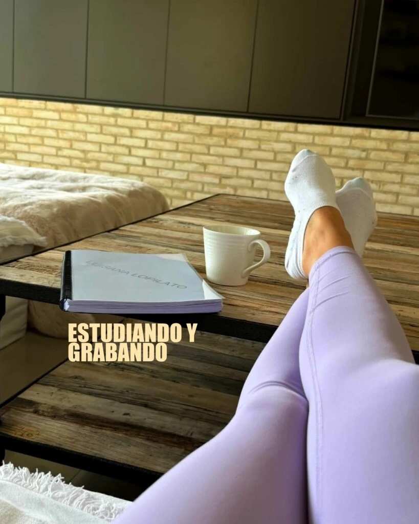 Más adelante, mostró parte de sus jornadas laborales, entre grabaciones, libretos y compromisos vinculados a nuevos proyectos audiovisuales.