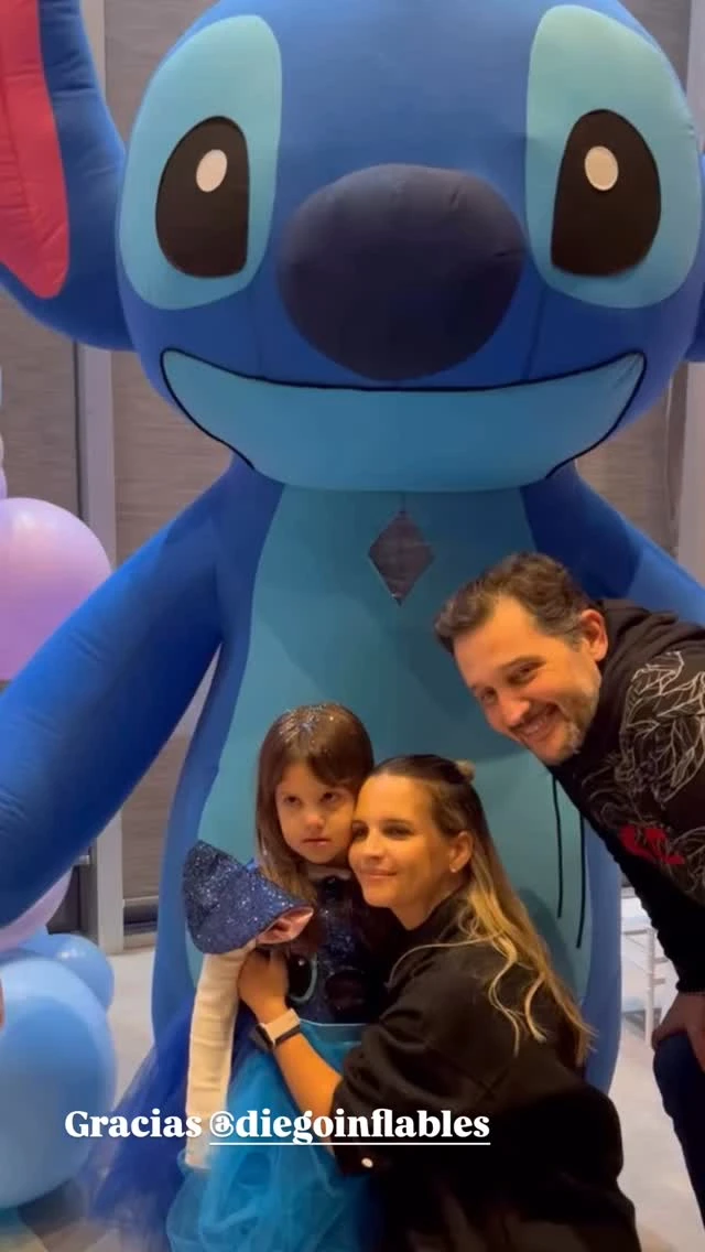 La fiesta incluyó un muñeco en forma del personaje. Fotos: IG. 