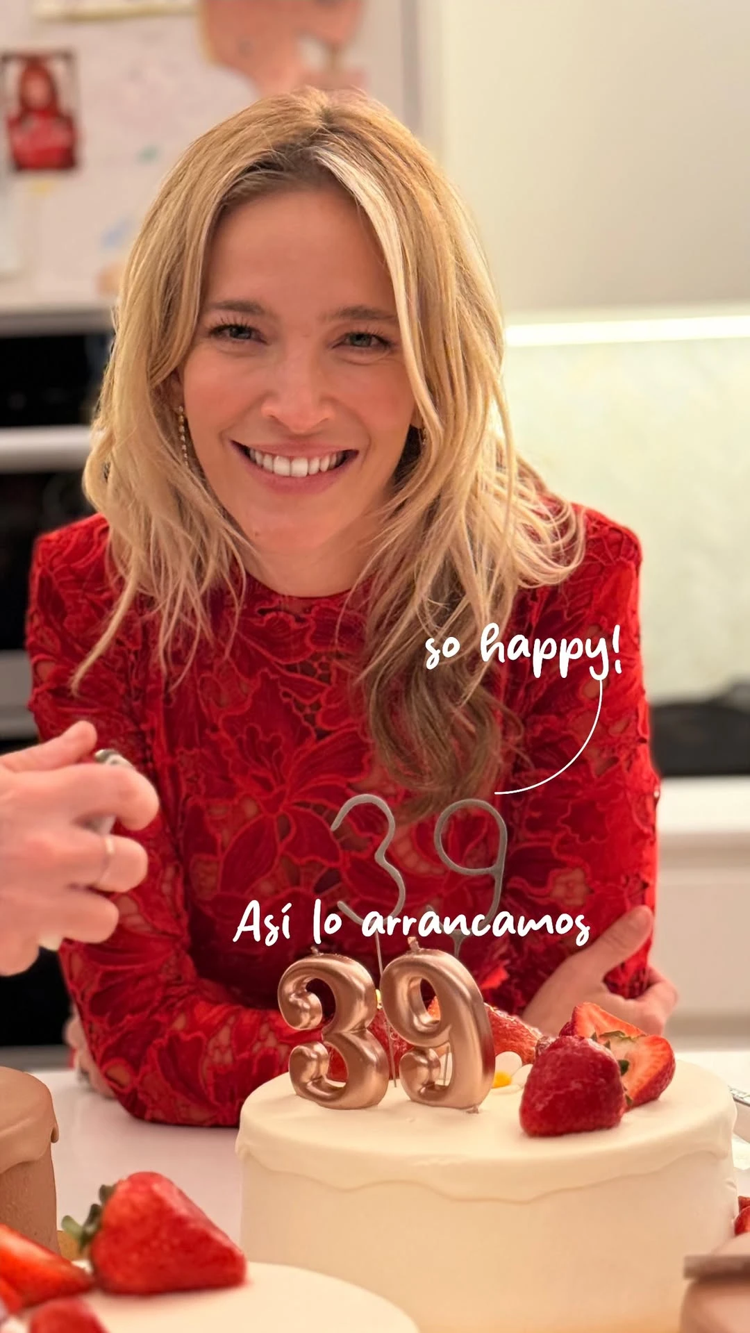 Luisana Lopilato celebró sus 39 con una megafiesta y un impactante look total red