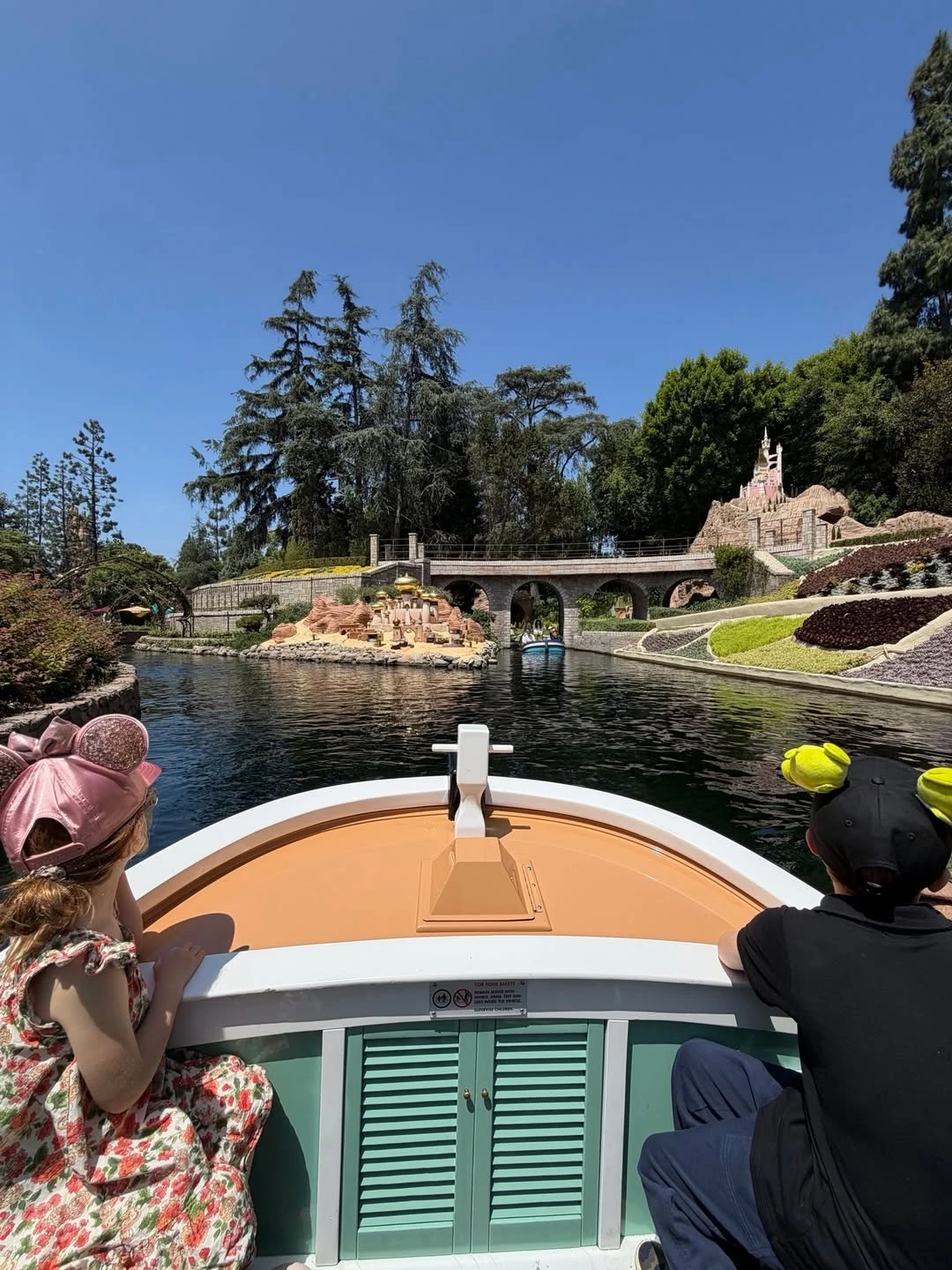 Archie y Lilibet muy felices en Disney. Fotos: IG. 