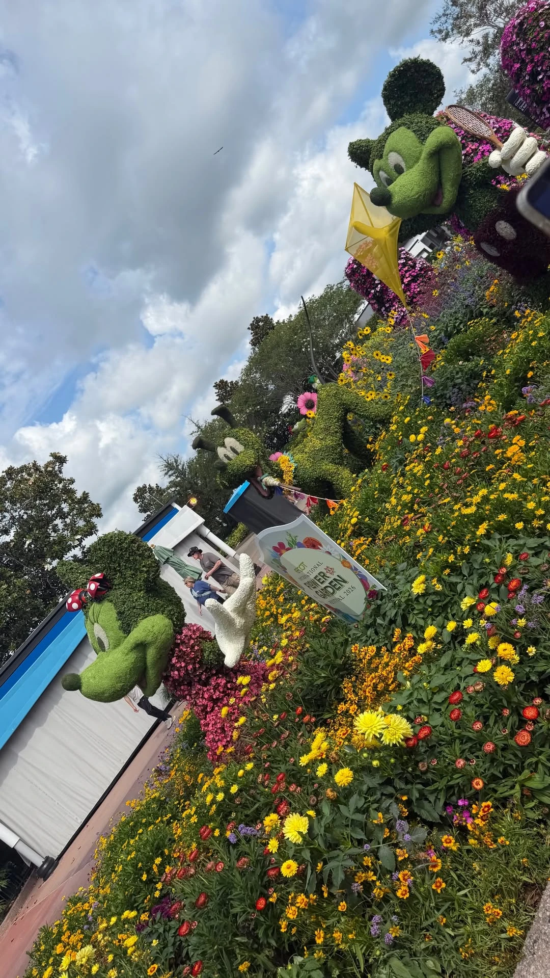 Las fotos del viaje de 15 de Allegra Cubero Nicole Neumann, Manu Urcera y familia disfrutando de Disney 