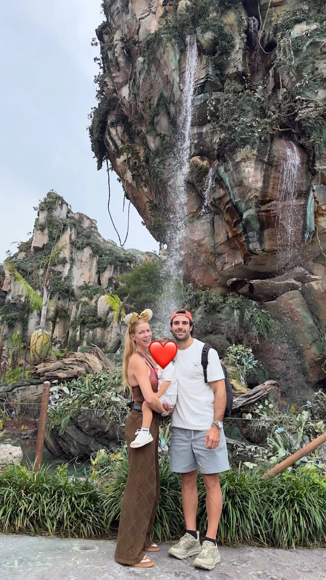 Las fotos del viaje de 15 de Allegra Cubero Nicole Neumann, Manu Urcera y familia disfrutando de Disney 