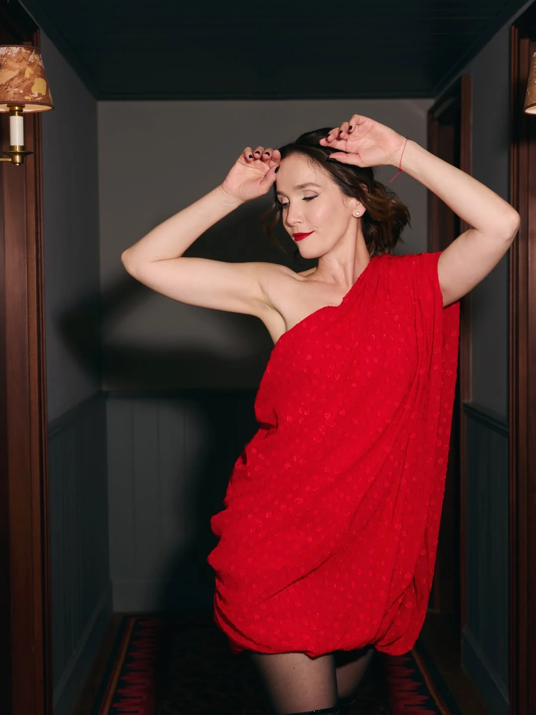 Natalia Oreiro apostó al mini vestido rojo más impactante para presentar su nueva película en Montevideo