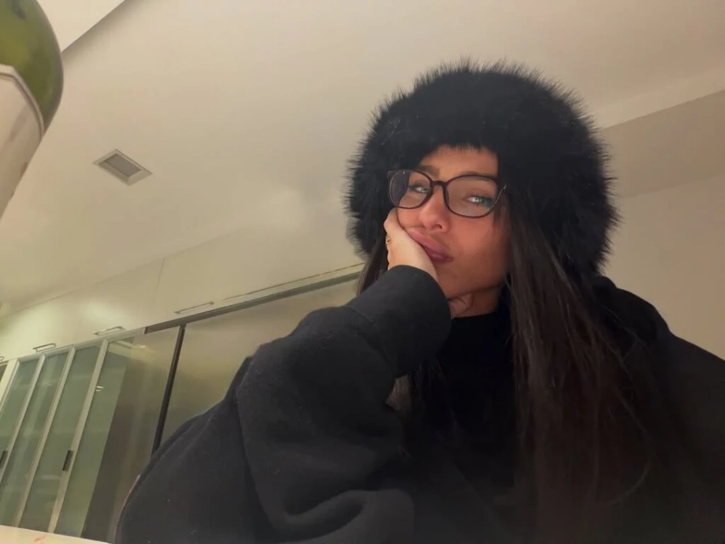 El furry hat que usó Juana Tinelli confirma que es el accesorio más trendy del invierno

