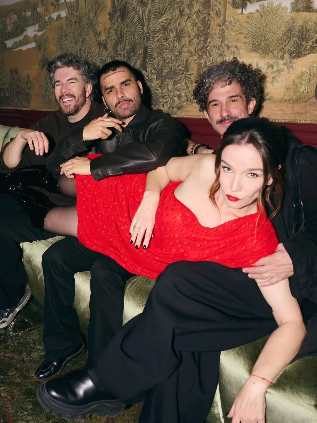 Natalia Oreiro apostó al mini vestido rojo más impactante para presentar su nueva película en Montevideo