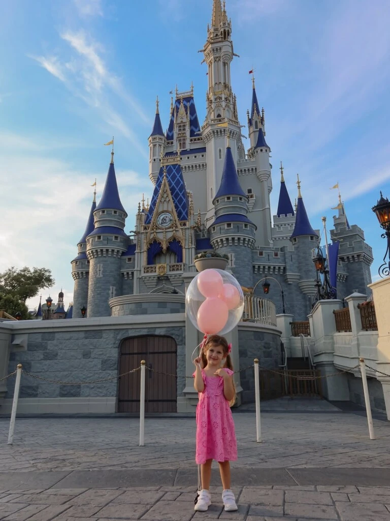 La pequeña llevó el look que deslumbró durante el gender reveal en el que sus padres anunciaron que esperan otra nena.