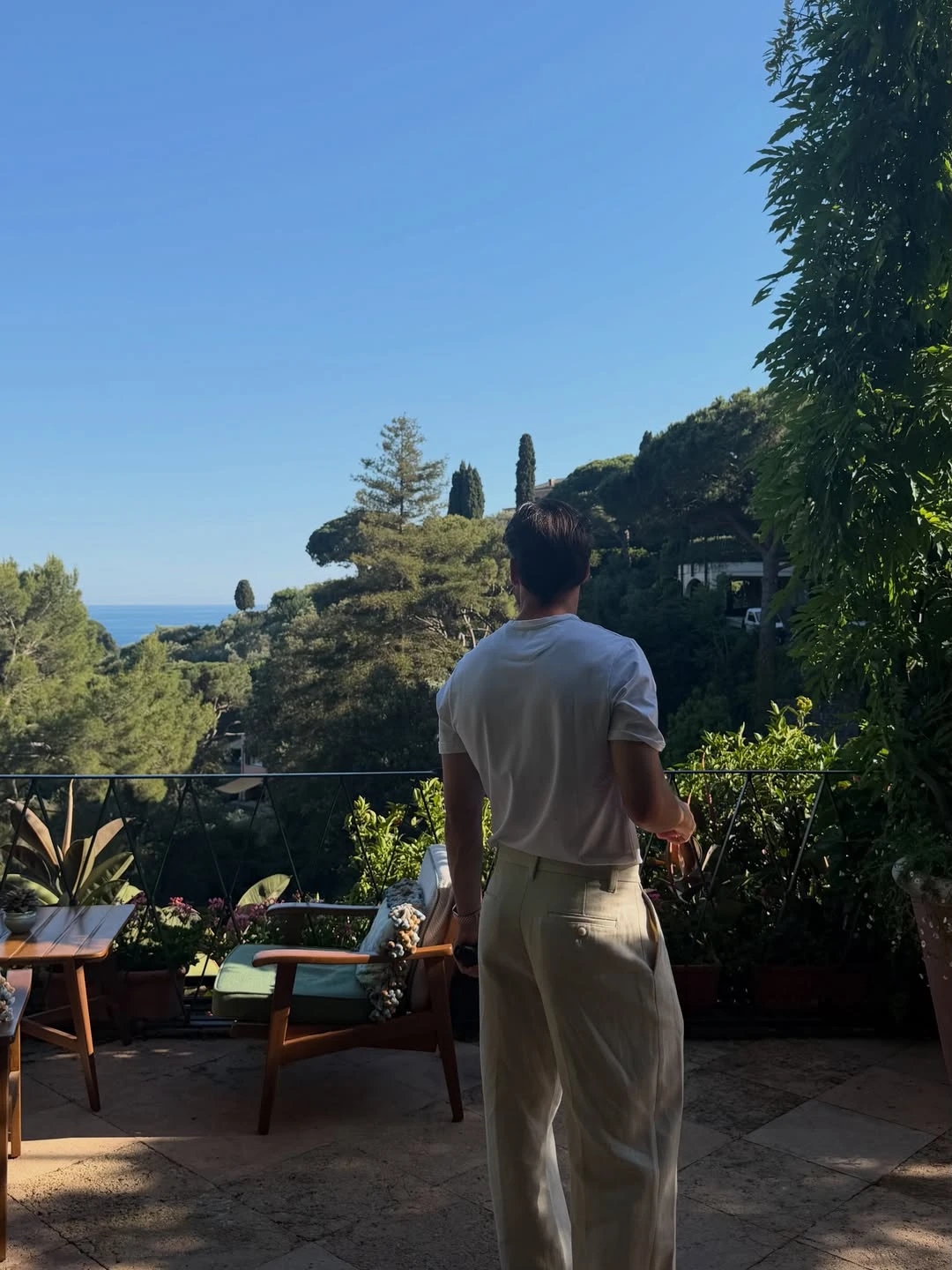 Nicolás Tagliafico admirando el paisaje. Fotos: IG.