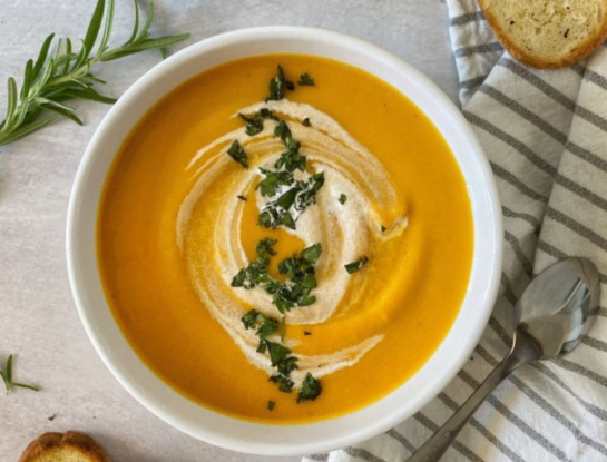 Sopa de boniato y calabaza: la receta reconfortante para el almuerzo