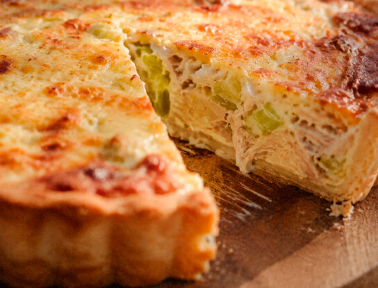 La receta fácil del día: tarta cremosa de pollo y puerro lista en 35 minutos