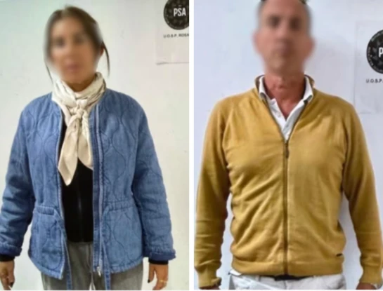 Tuvieron sexo en un avión, los demoraron al aterrizar y el caso generó un escándalo en Rosario