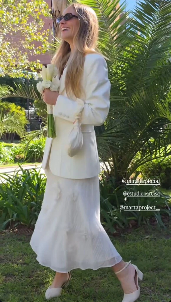 Rochi Igarzábal deslumbró con un look nupcial que combinó romanticismo y modernidad en su casamiento por civil junto a Milton Cámara. 