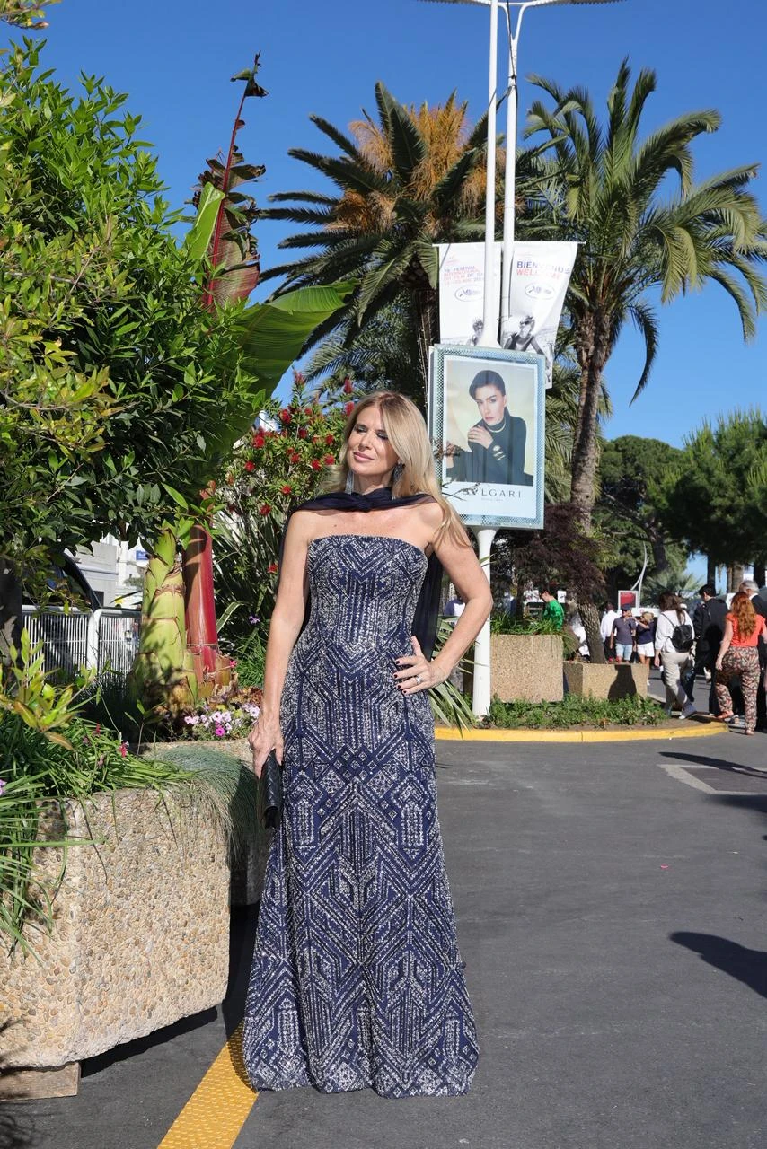 Flavia vestida por Gabriel Lage.