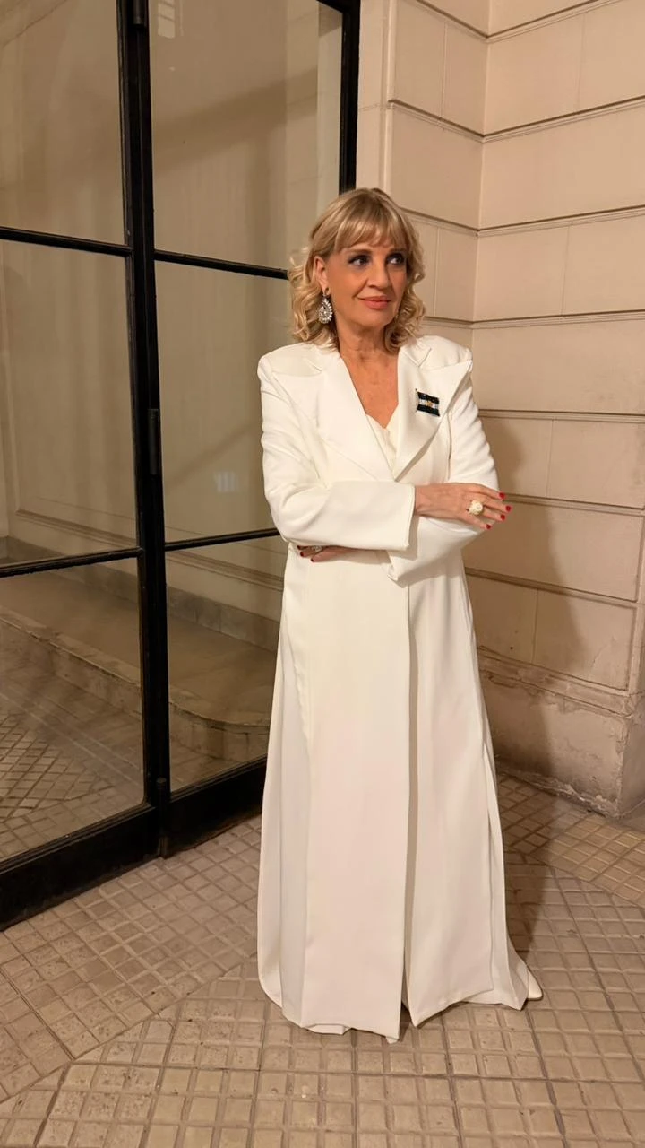 El look sastrero glam de Teté Coustarot.