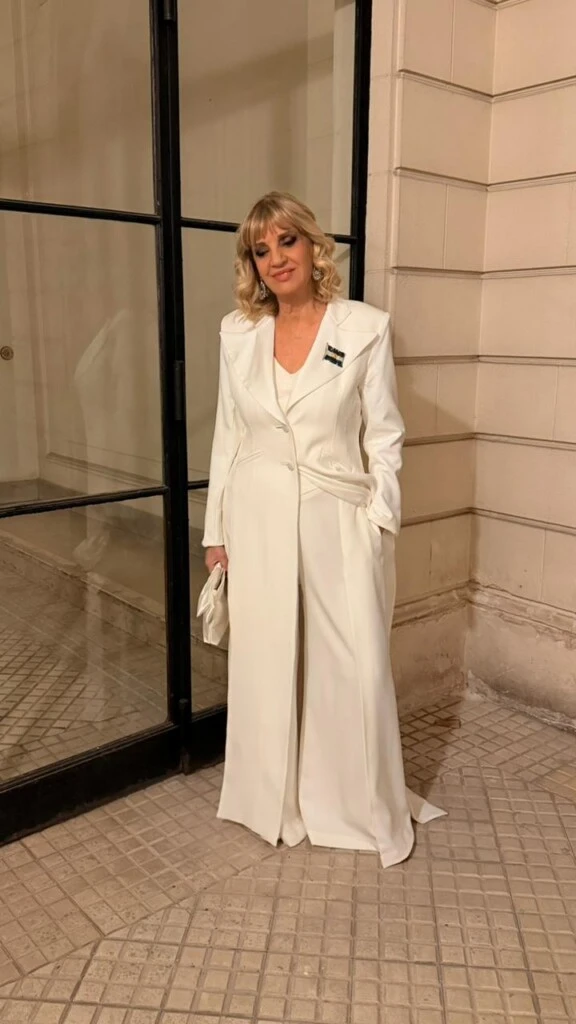 El look sastrero glam de Teté Coustarot.