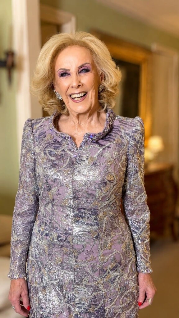 Mirtha Legrand llevó un make up a tono con su look para los Martín Fierro