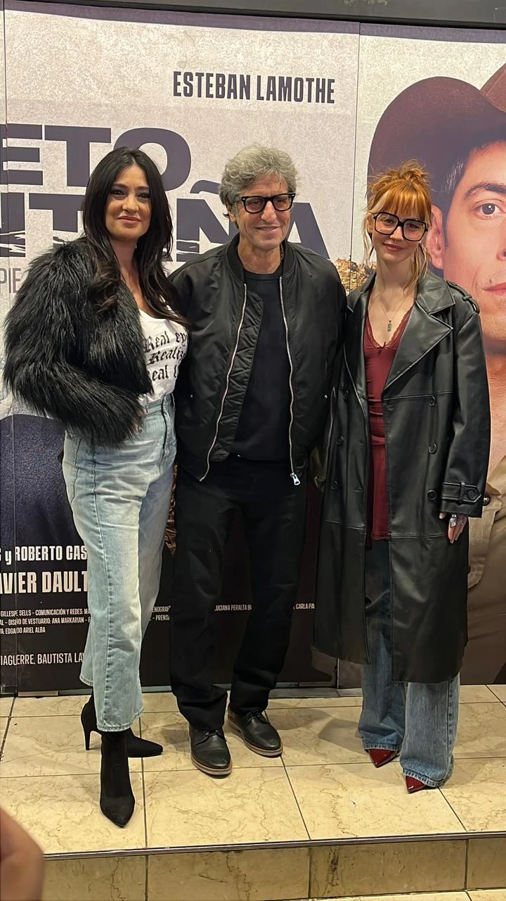 Diego Peretti junto a su pareja y su hija.
