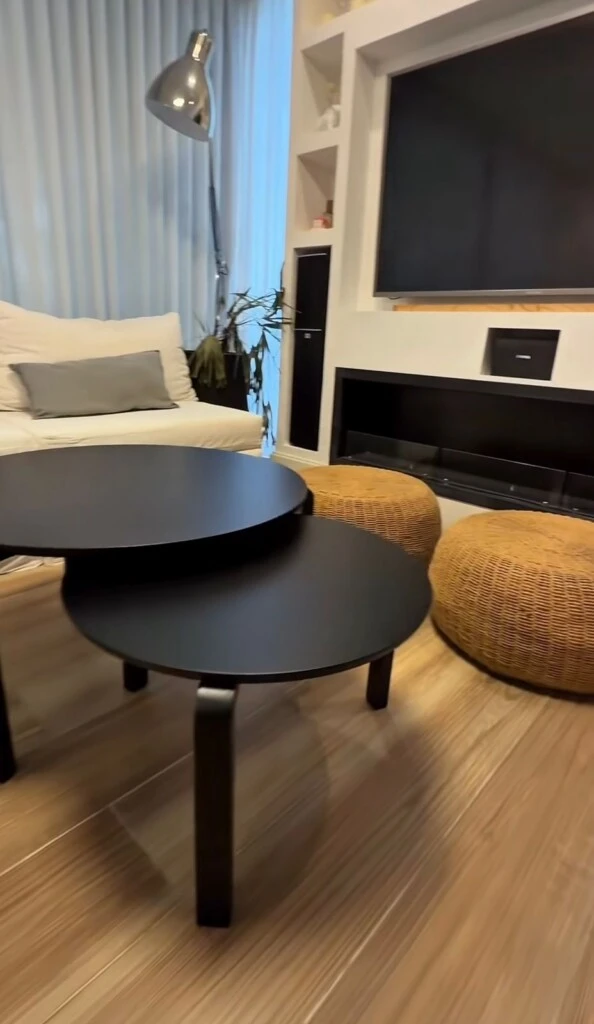 La renovación también incluye una zona de estar integrada al comedor.