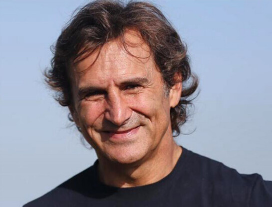 Del accidente que lo dejó sin piernas a la gloria paralímpica: quién fue Alex Zanardi, el deportista que murió a los 59