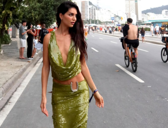 Zaira Nara se suma a tendencia de los conjuntos con herradura: el complemento ideal a un look sofisticado