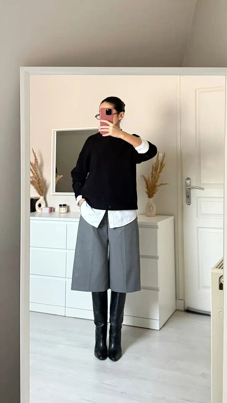 Bermudas sastreras con botas altas, la dupla statement que redefine el invierno 2026