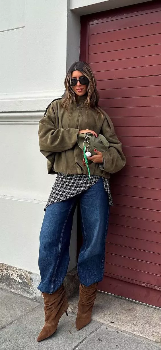 Cuero, lana, denim y paño: cómo combinar las texturas del otoño en 7 looks trendy y abrigados
