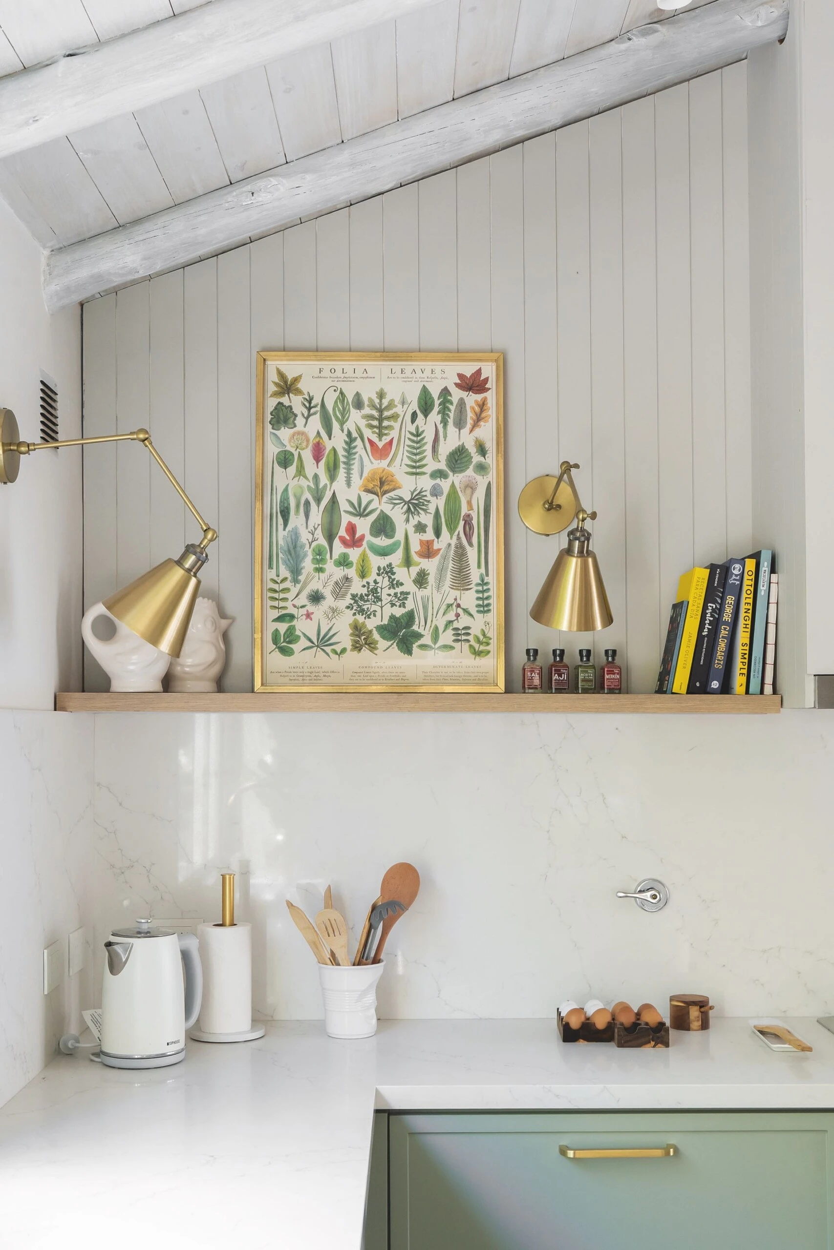 Detalles decorativos de una cocina de inspiración clásica y uso contemporáneo. 