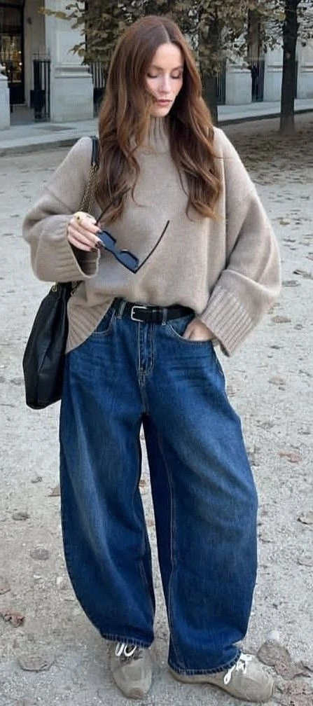 7 looks que demuestran que el jean azul y el suéter tejido siguen siendo la combinación más chic del invierno