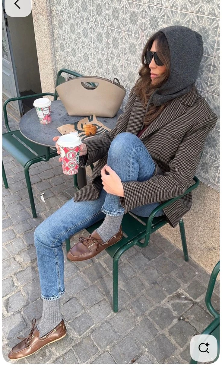 Guía de estilo: 7 looks con mocasines y medias para usar todos los días este otoño invierno