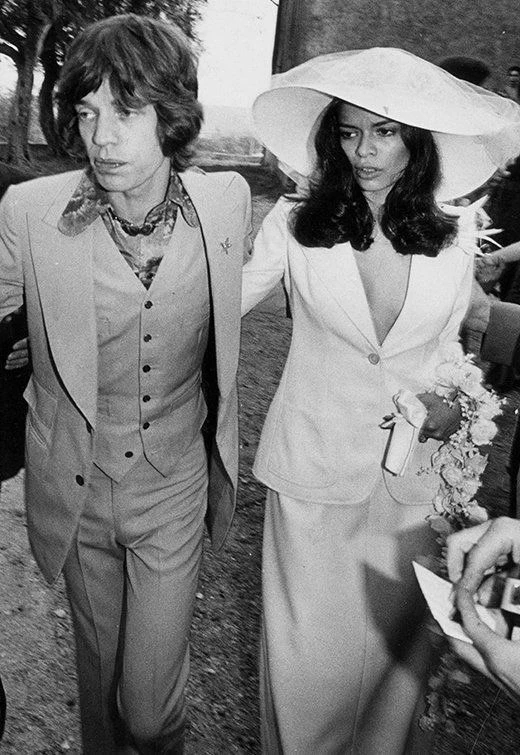 Look nupcial de Bianca Jagger que inspiró a Dua Lupa.