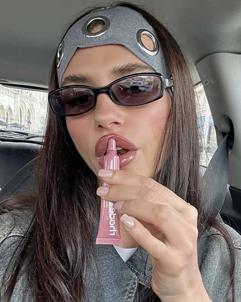 Para lograr unos labios glossy es muy necesario tenerlo hidratados.