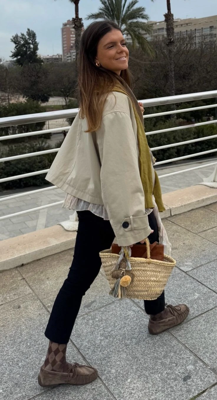 Guía de estilo: 7 looks con mocasines y medias para usar todos los días este otoño invierno