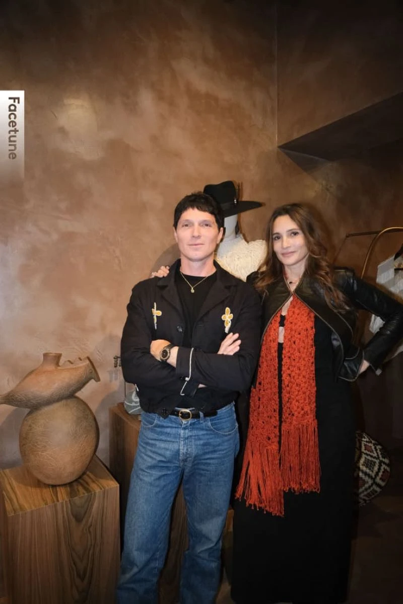 Facundo Garayalde con Astrid Muñoz en su local Curatoria.
