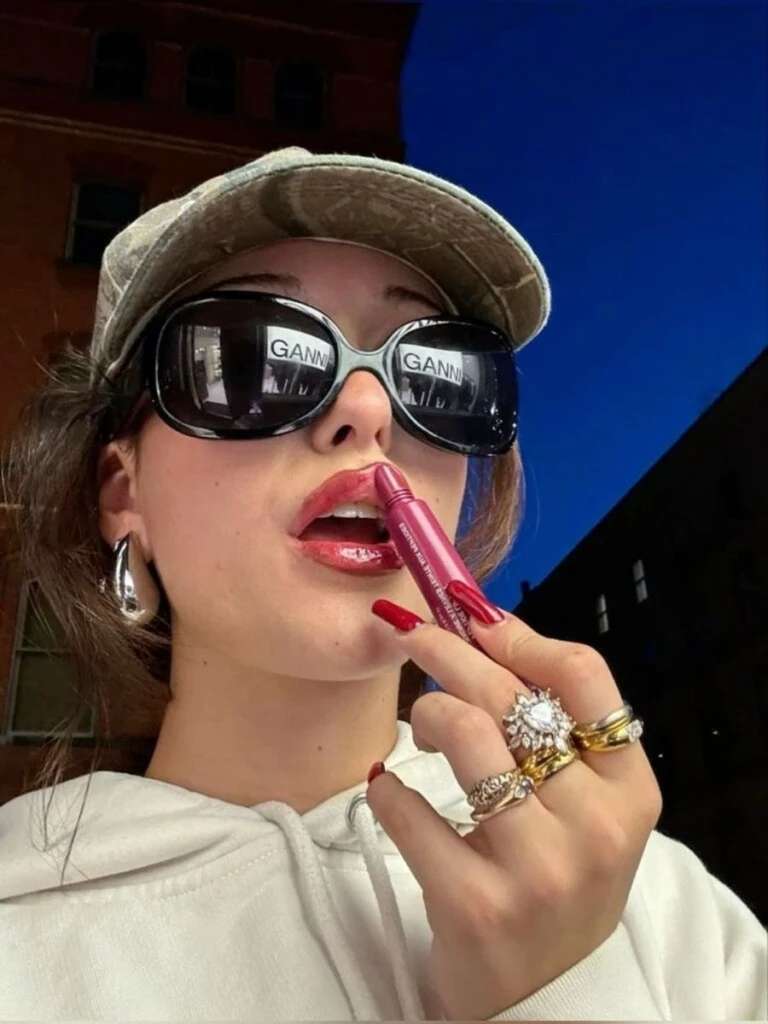 Es importante beber suficiente gua y proteger los labios del sol