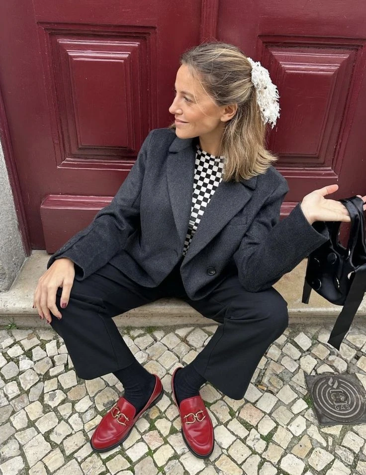 Guía de estilo: 7 looks con mocasines y medias para usar todos los días este otoño invierno