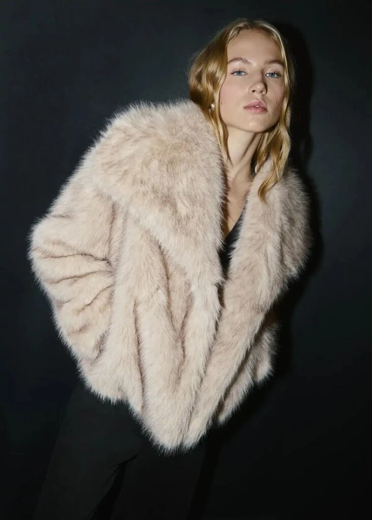 Los modelos cropped o a la cintura dominarán las colecciones de invierno en colores como marrón moka, gris humo, blanco tiza y negro profundo. 