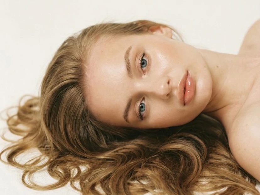 Aceite para el pelo en invierno: cómo usarlo para combatir el frizz, sumar brillo y suavidad