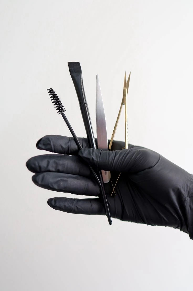 Cómo cuidar las cejas guía completa para depilarlas, peinarlas y definirlas DESTACADA